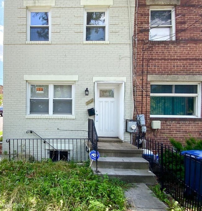 Building Photo - 1322 Talbert Terrace SE
