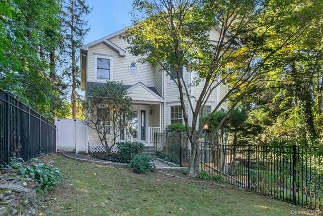 Building Photo - 75 Woodcrest Ave
