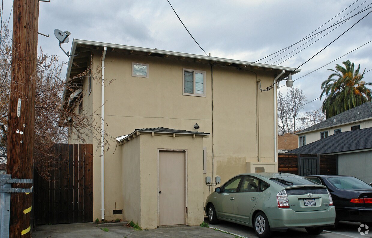 Building Photo - 2320 U St