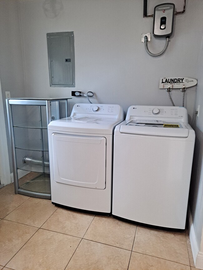 Foto del edificio - 7921 NW 13th St