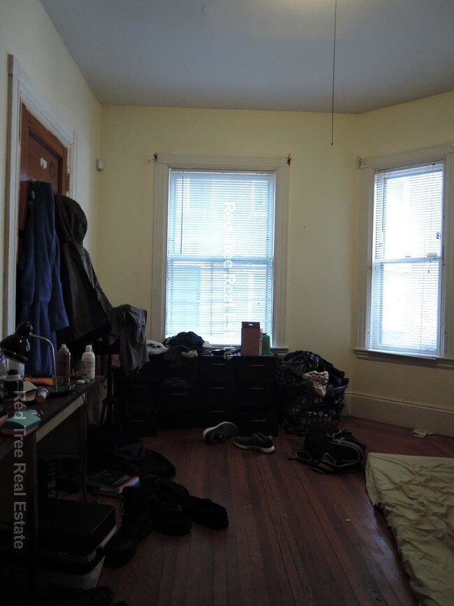 Building Photo - 44 Ashford St