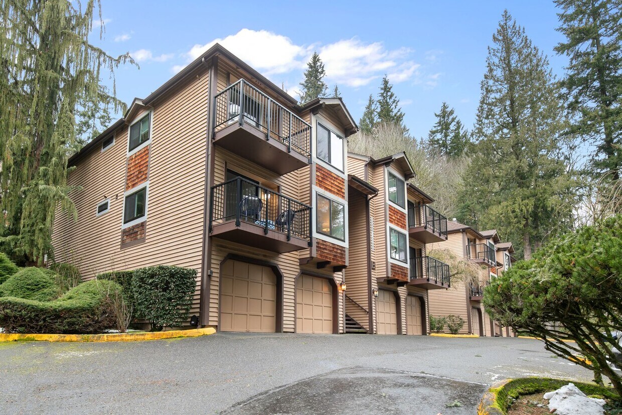 Primary Photo - Newly updated, quiet condo in GREAT location!