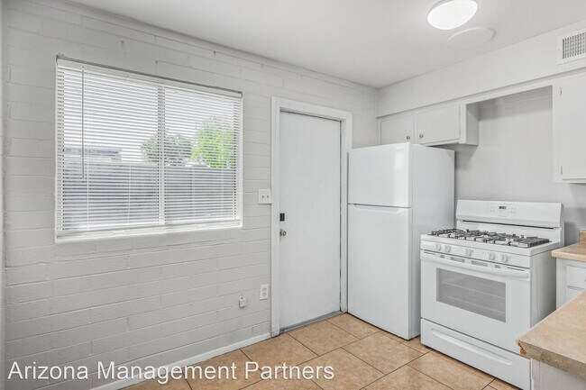 Foto del edificio - 1 br, 1 bath House - 3202 N 66th St Unit 4