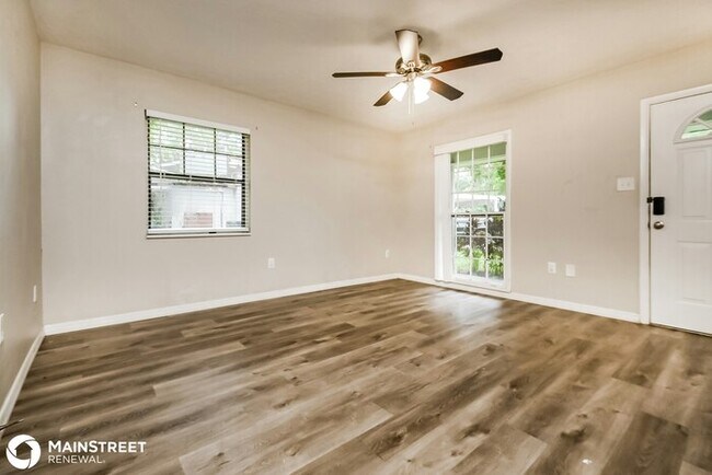 Building Photo - 3552 Doreen Dr