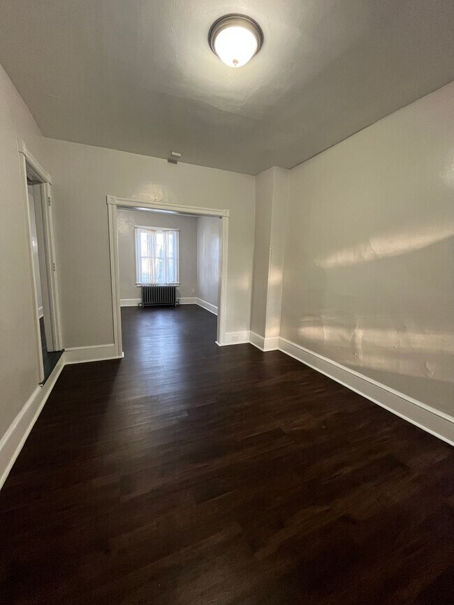 Foto del edificio - Charming three-bedroom row house available for rent in the desirable Nazareth