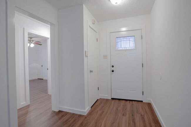 Building Photo - 2800 Bushnell Dr