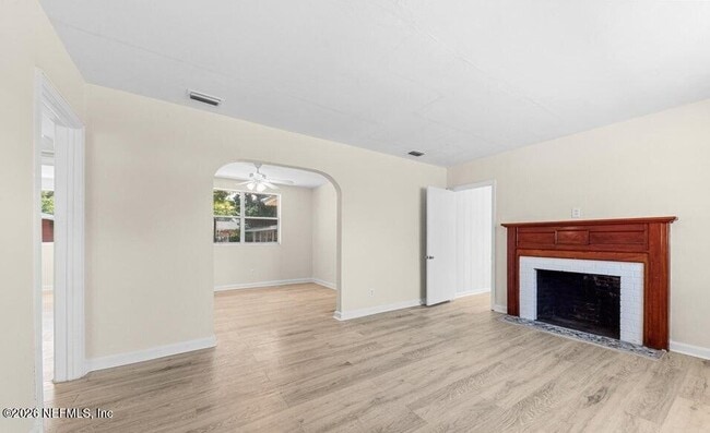 Foto del edificio - 7115 Lucky Dr E