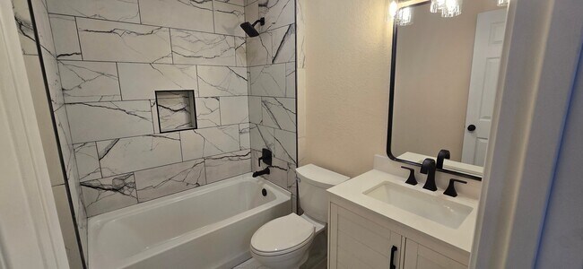 Foto del edificio - 701 Chaparral Cir