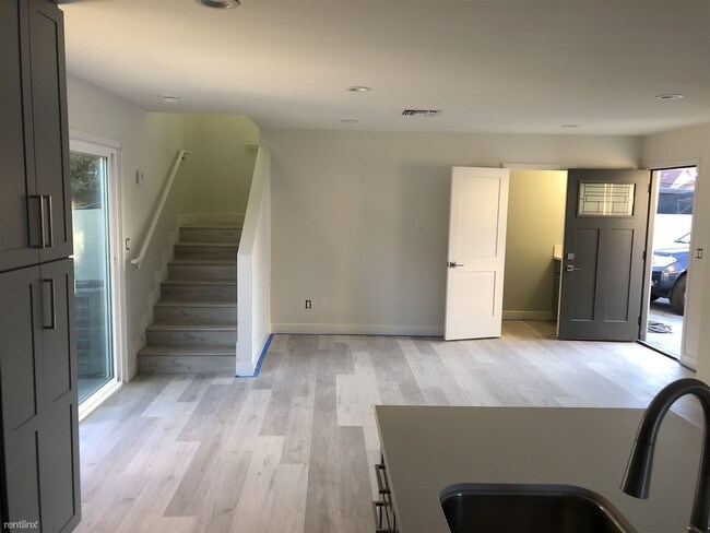 Foto del edificio - 3 br, 2.5 bath House - 730 1/2 Keenan Ave
