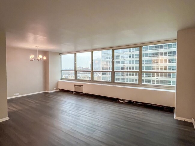 Building Photo - 3550 N Lake Shore Dr