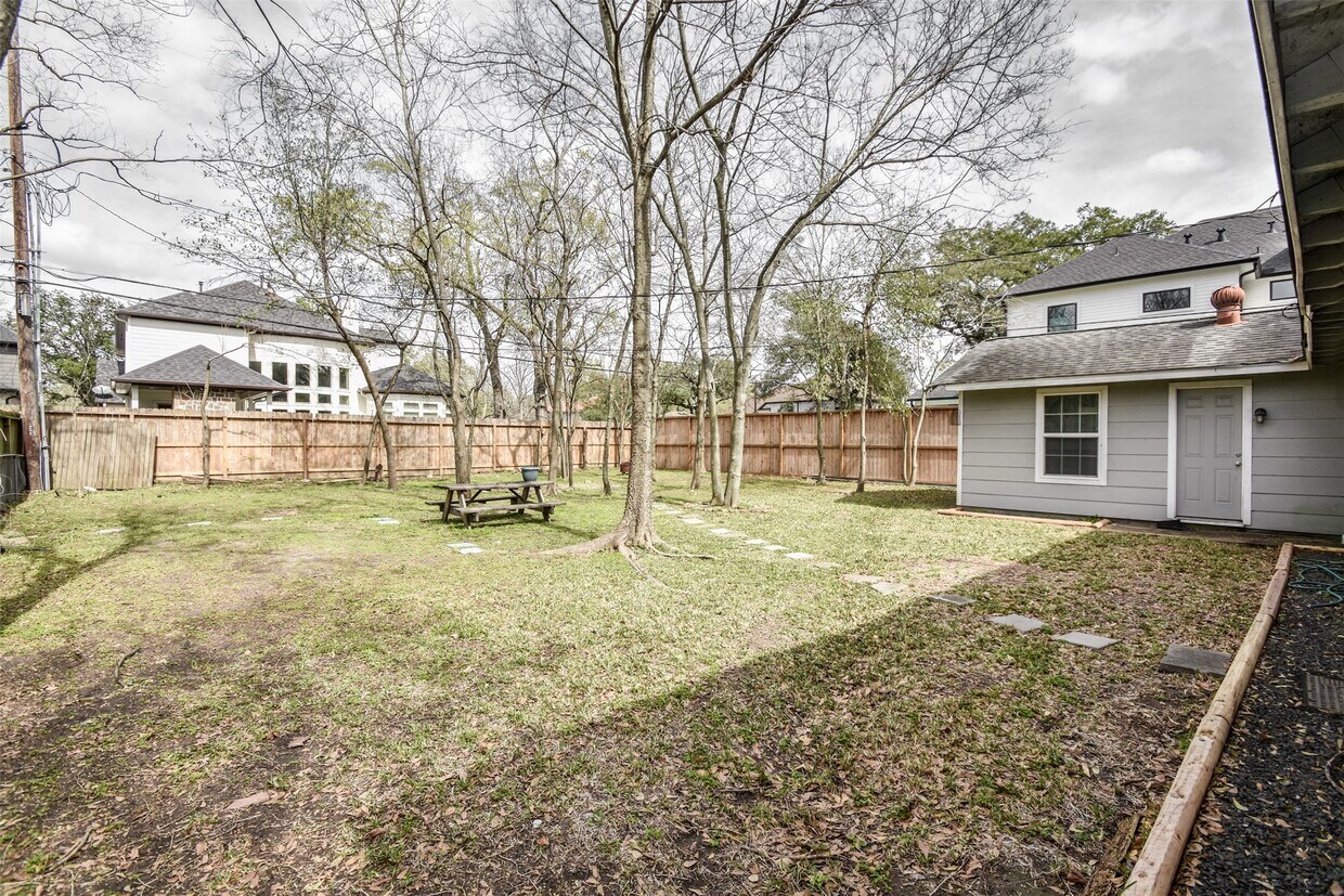 Building Photo - 6430 Saxet St