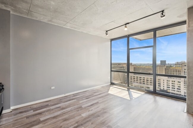 Building Photo - 235 W Van Buren St