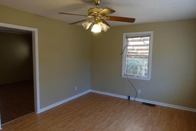 Foto del edificio - 102 Woodridge Cir