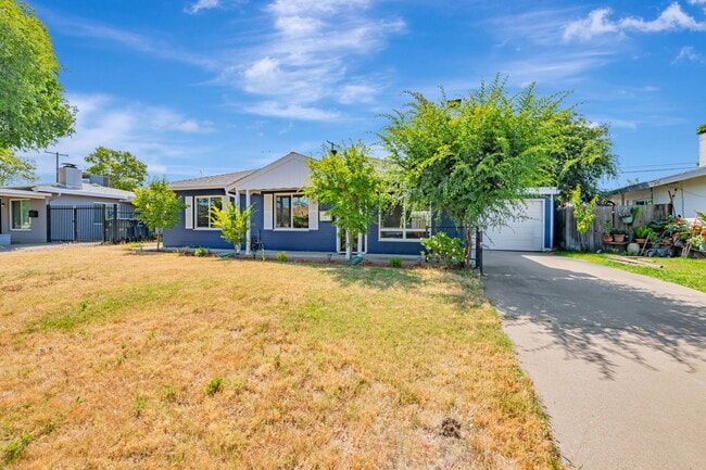 Building Photo - 5400 Valletta Way