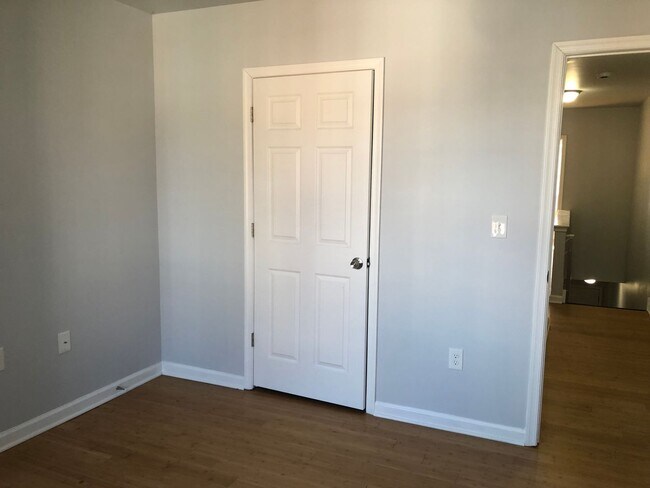 Foto del edificio - Voucher Approved 2 Bedroom with Den or 3 Bedroom Voucher 1.5 Bathroom