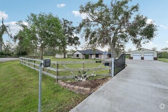 Building Photo - 2007 Colony Lakes Dr