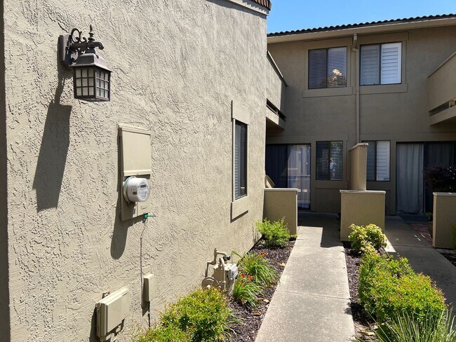 Foto del edificio - Walking distance to Roseburg Square - 3 be...
