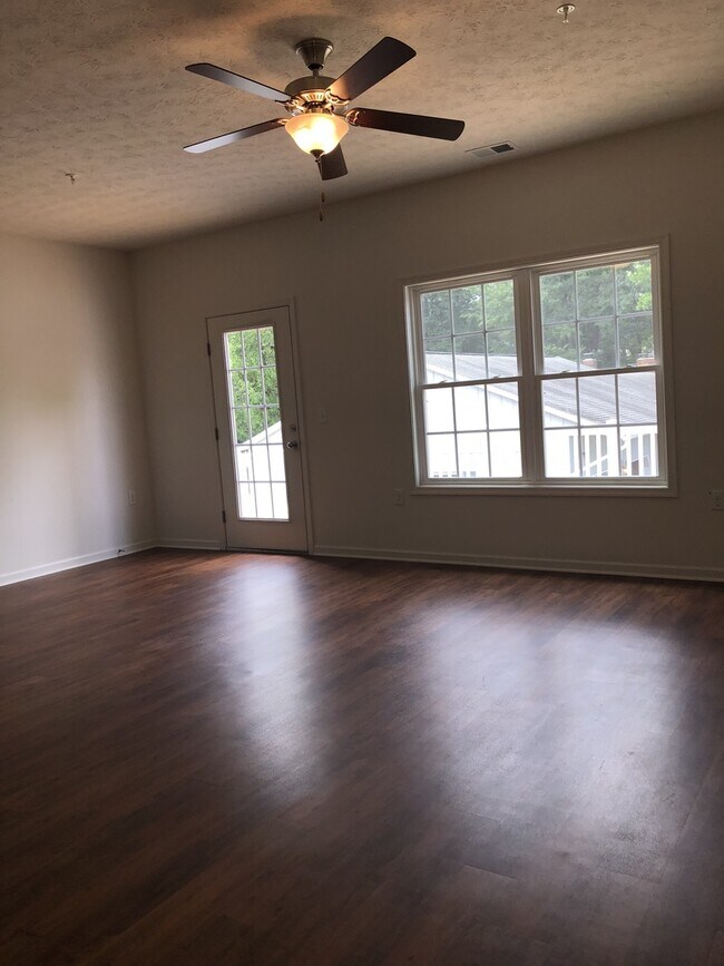 Foto del edificio - Two Master Suite Apartment Townhoue