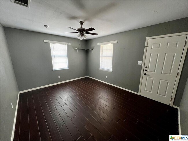 Building Photo - 503 San Saba St