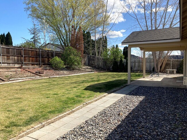 Foto del edificio - Ranch-Style Home With Gas Fireplace and Washer/Dryer Included! 1 Small Dog Welcome!
