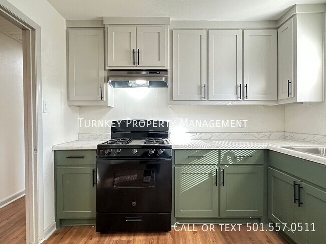 Foto del edificio - 7017 Fairfield Dr