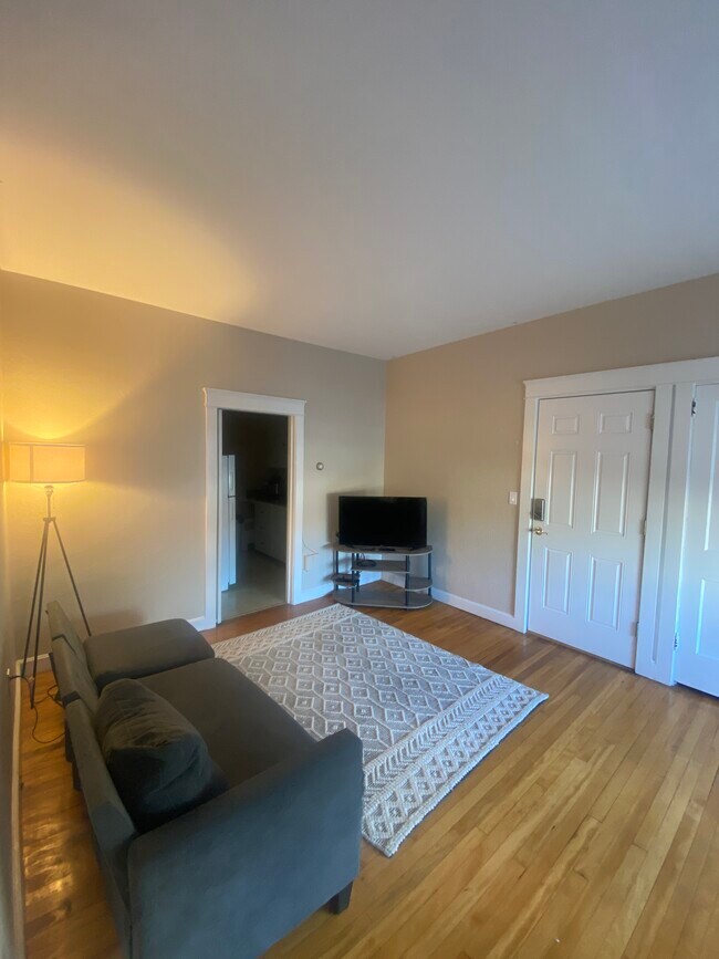 Foto del edificio - 107 Bellevue Ave