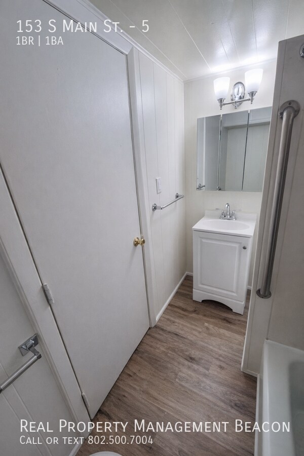 Building Photo - 153 S Main St