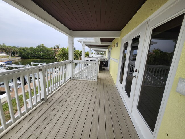 Building Photo - 4725 Coquina Key Dr SE