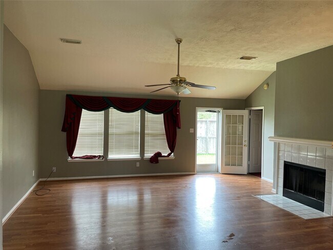 Foto del edificio - 2922 Russett Pl W