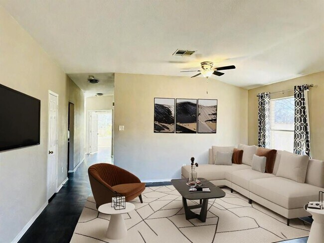 Foto del edificio - 14815 Snelling Dr