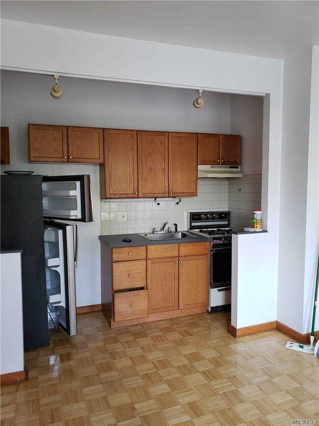 Building Photo - 538 Leonard St