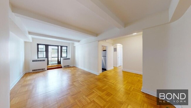 Building Photo - 141 E 56th St