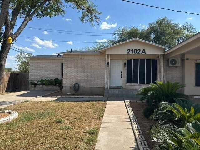 Foto del edificio - 2101 Hillcrest Blvd