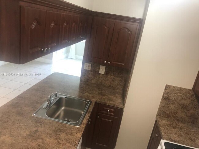 Foto del edificio - 6740 NW 175th Ln