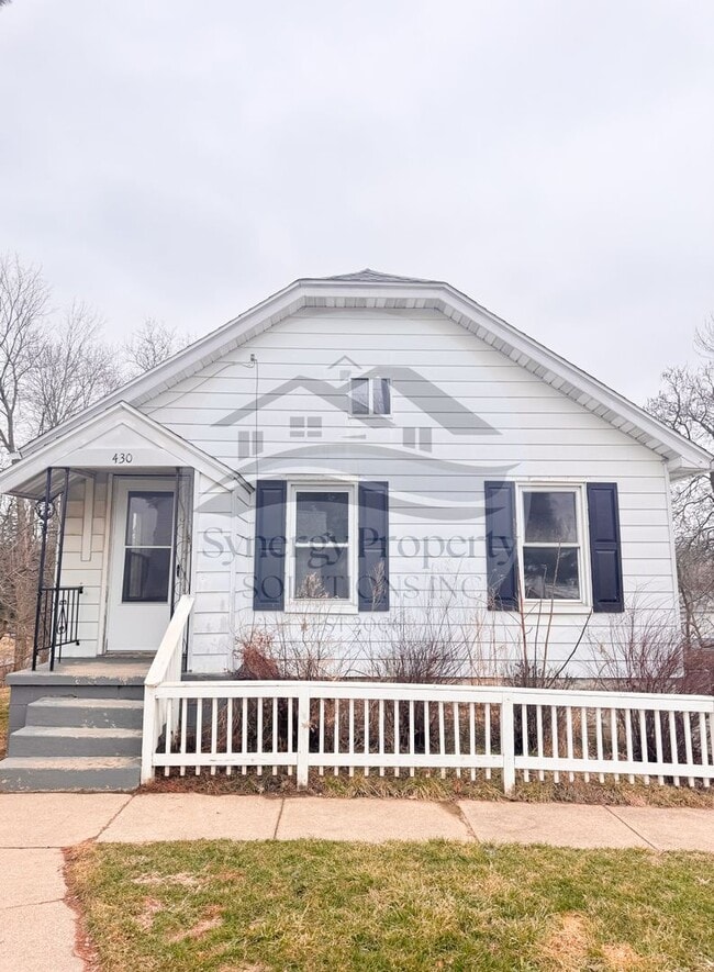 Building Photo - 430 5th Ave