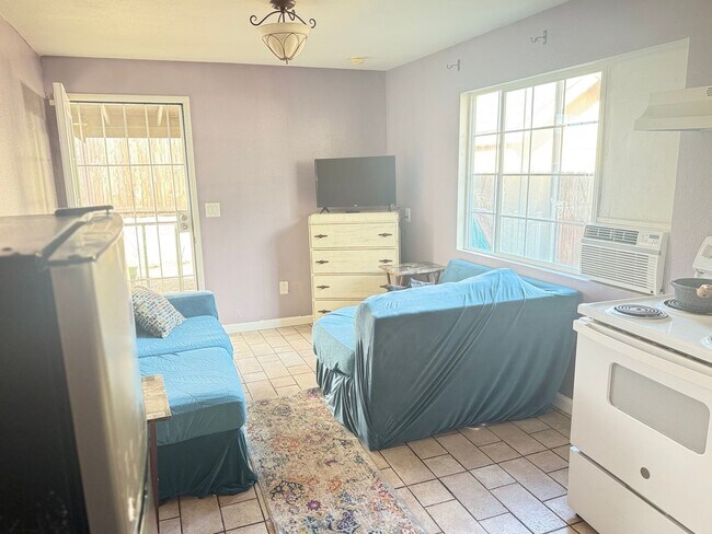 Foto del edificio - Charming 1BR Duplex in Lake Elsinore