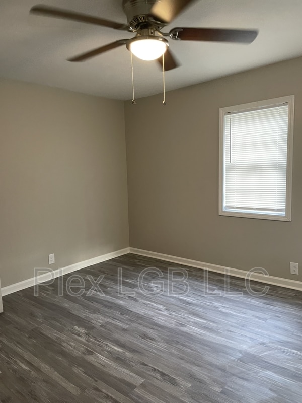 Building Photo - 324 Daniel St