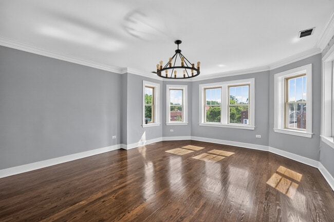 Building Photo - 1101 S Oak Park Ave