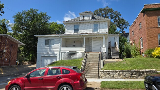 Building Photo - 610 S 35th St