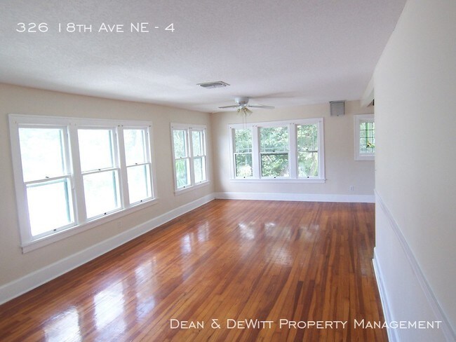 Building Photo - 326 18th Ave NE