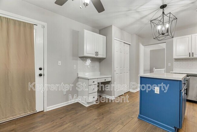 Building Photo - 1420 Sunview Drive
