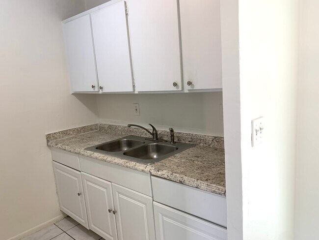 Building Photo - 630 NE 46th Ct