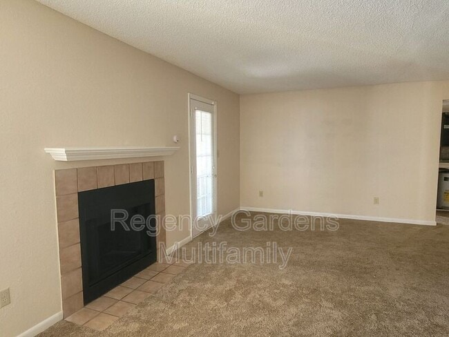 Building Photo - 4200 Thornbriar Ln