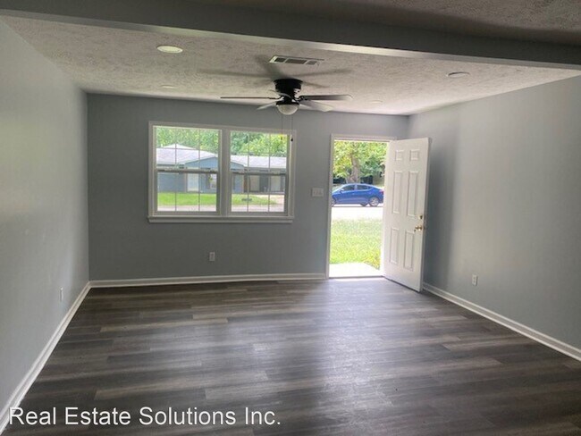 Building Photo - 3 br, 1 bath House - 1018 Maria Dr