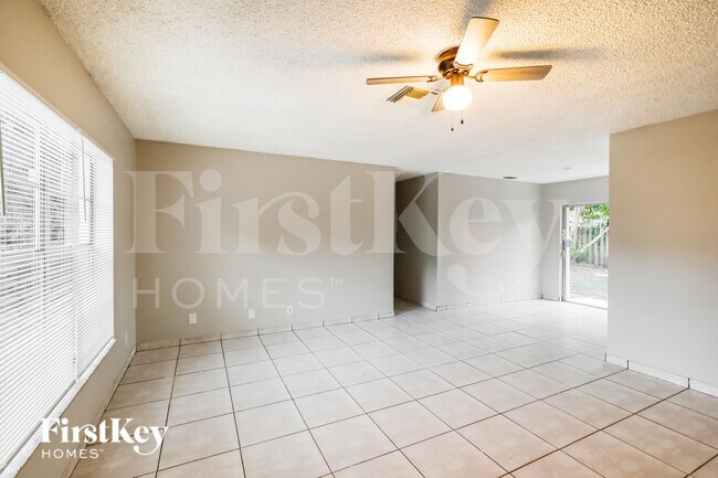 Foto del edificio - 7820 SW 9th St