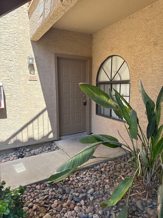 Foto del edificio - 2 BEDROOM CONDO IN MESA