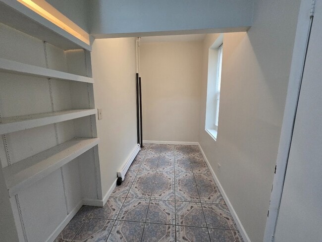 Foto del edificio - Renovated East New York 2 Bedroom