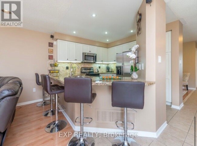 Building Photo - 30 Deerwood Crescent