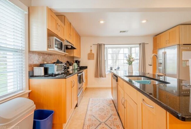 Updated Kitchen - 230 Huntington Ln