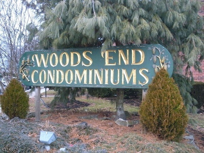 Foto del edificio - 592 Sherman Ave